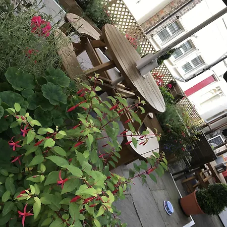 Inn Chapter Two Bar 3*